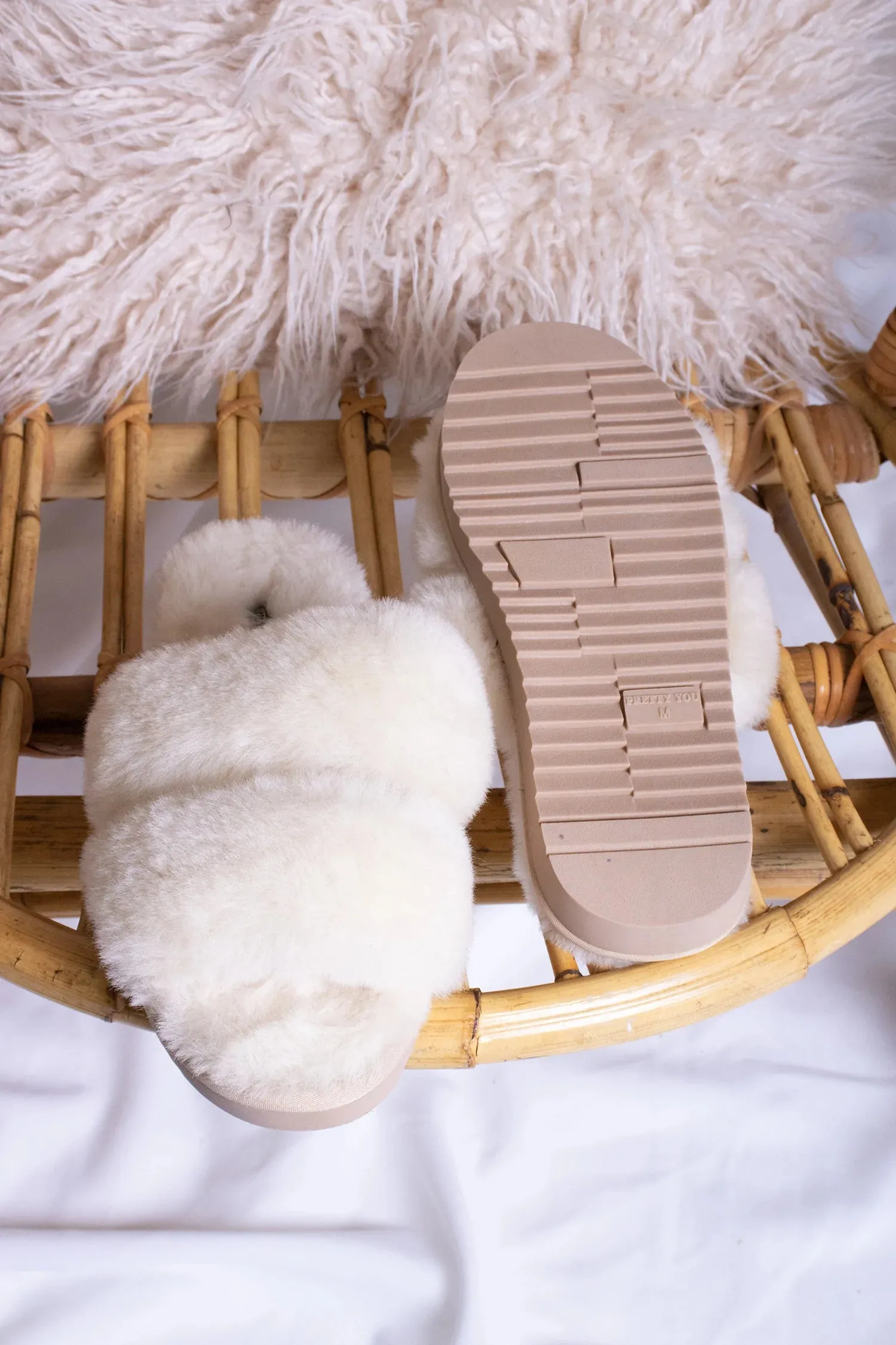 Pretty You London Jinx Natural sheepskin Open Toe Slider Slippers in Natural