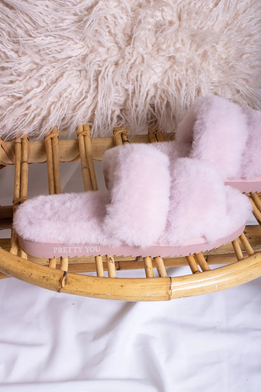 Pretty You London Jinx Natural sheepskin Open Toe Slider Slippers in Rose