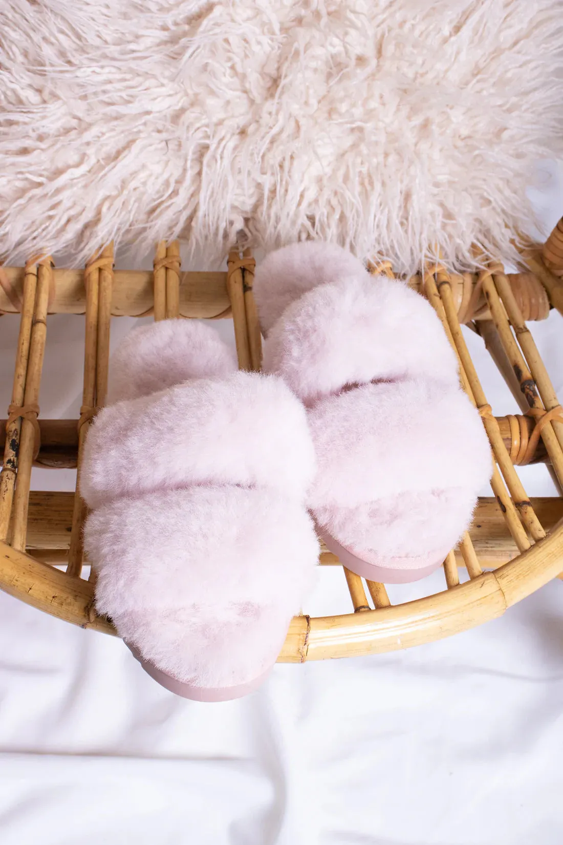 Pretty You London Jinx Natural sheepskin Open Toe Slider Slippers in Rose