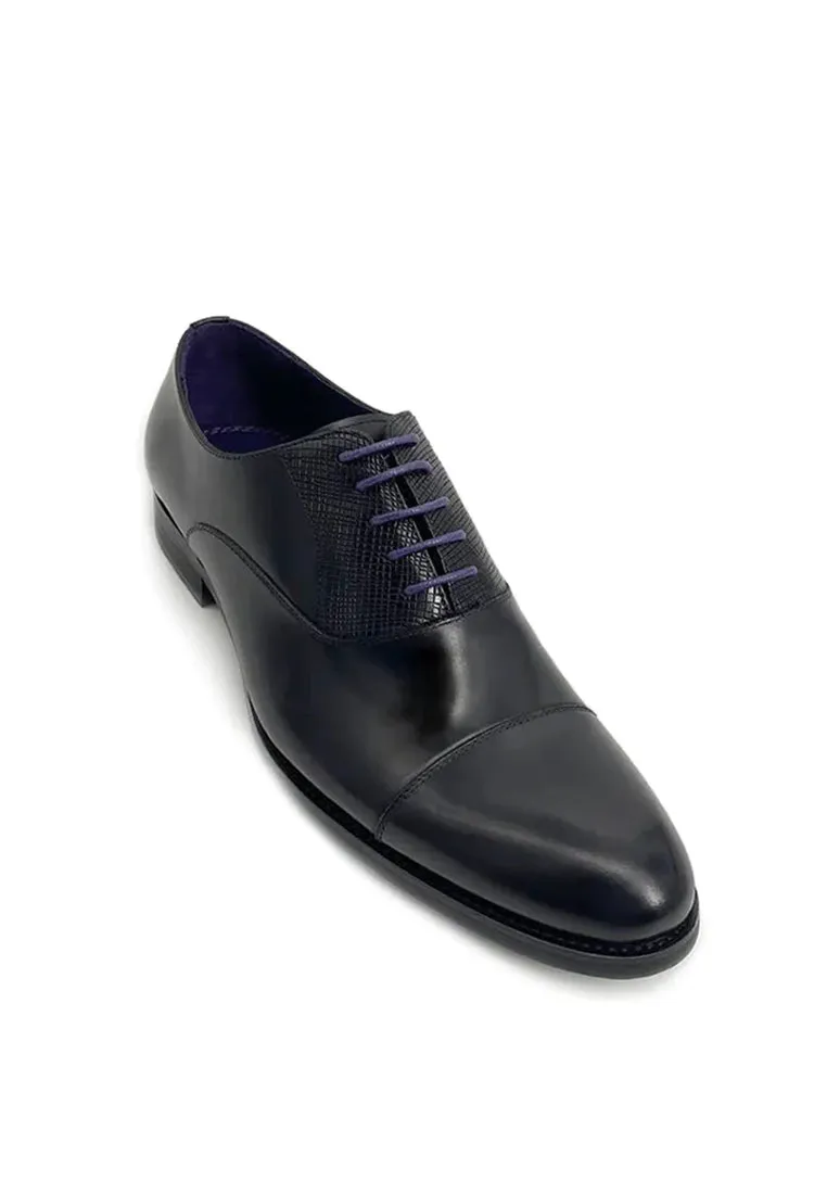 Refined Versatile Lace-up Oxford